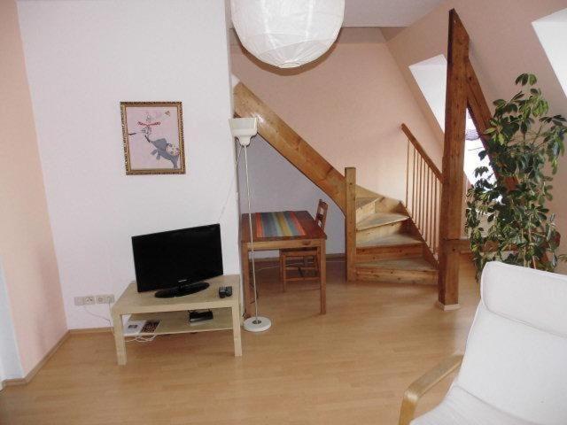 Sehr-Schoene-4-Raum-Maisonette-Fewo-Mit-110Qm-Balkon-Zentral-Preiswert-T7 เดรสเดน ภายนอก รูปภาพ